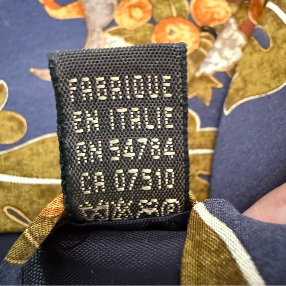 Valentino Cravatte Italy Fall RARE Cornucopia Luxury 100%‎ Silk Tie Art Nouveau - Picture 9 of 9